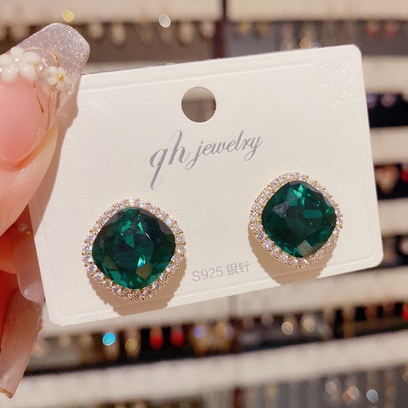 ต่างหูคริสตัลสีน้ำเงินทรงสี่เห - Korean Luxury Lifestyle บทวิจารณ์และราคา